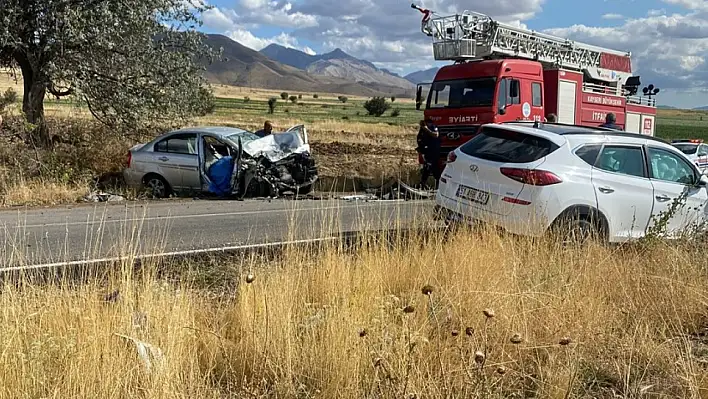 Feci kazada 18 yaşındaki genç ve diğer aracın sürücüsü hayatını kaybetti!