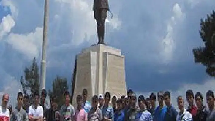 FELAHİYE'NİN BAŞARILI ÖĞRENCİLERİNE BURSA ÇANAKKALE GEZİSİ