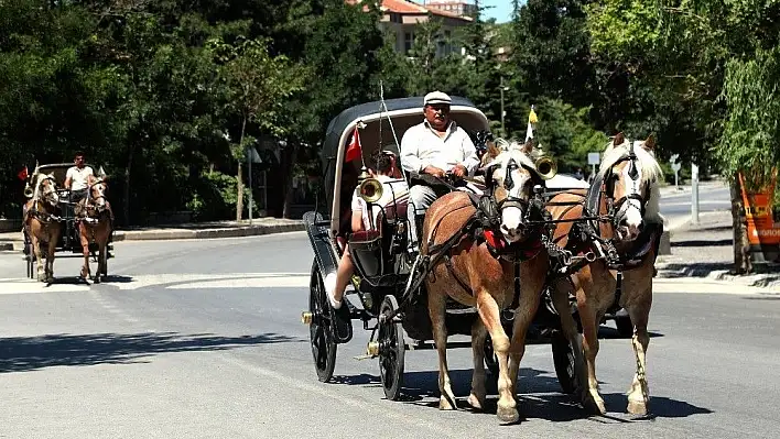 Filistinli milli sporcular faytonla Talas'ı gezdi
