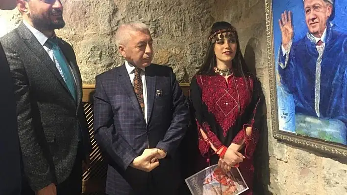 Filistinli Ressam Nesrin Ayyad resim sergisi açtı
