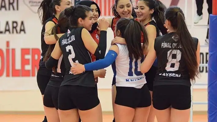 Final Okulları, rakibine set vermeden kazandı