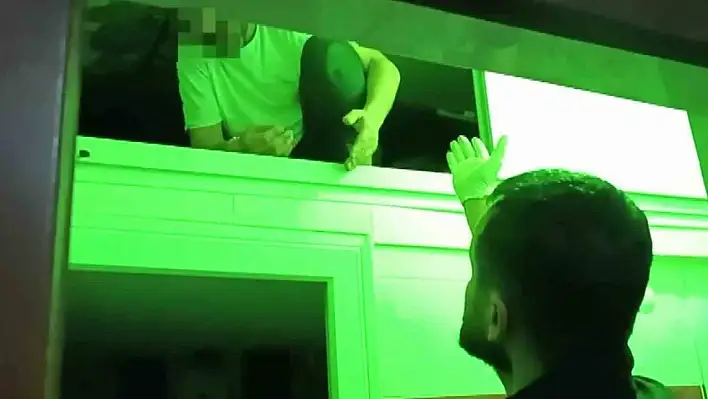 Biri tavan arasında 10 hükümlü yakalandı