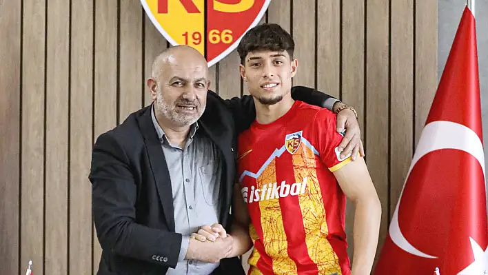 Flaş! Kayserispor'da genç futbolcu imza attı!