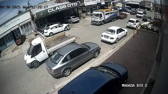 Freni boşalan kamyon 4 araca çarparak durabildi