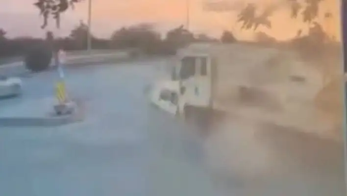 Freni boşalan tır refüje çıktı