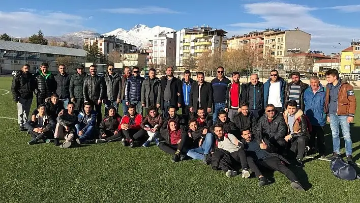 Futbol bahane, dostluk şahane

