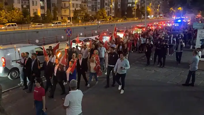 Fuzuli Kavşağı'ndan Cumhuriyet Meydanı'na yürüdüler!