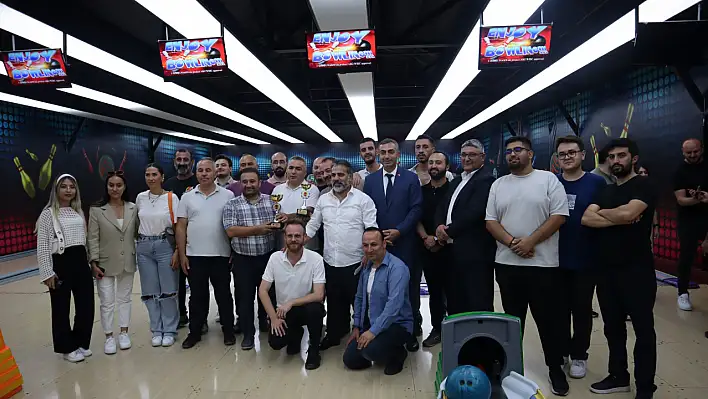 Gazeteciler bowling'de yarıştı