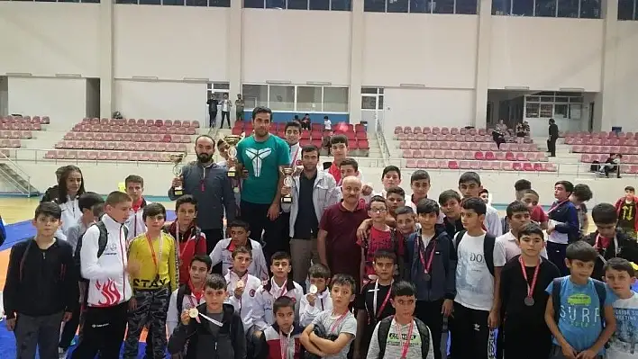 Geleceğin Pehlivanları Amatör Spor Haftası'nda mindere çıktı
