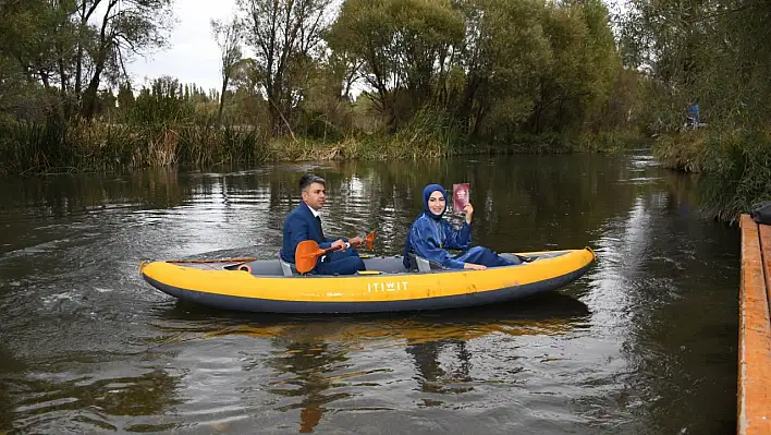 Genç çift, bakın nerede 'evet' dedi!