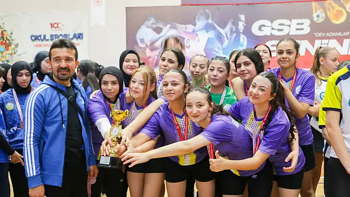 Genç hentbolcuların mücadelesi tamamlandı