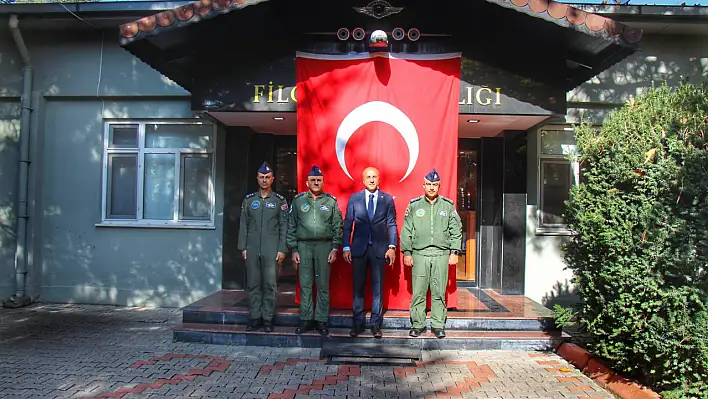 Genç'ten Komutana ziyaret