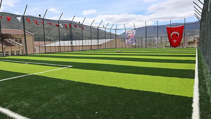Gençlere müjde: Futbol sahası yenileniyor