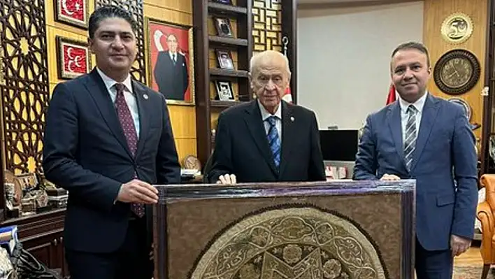 Genel Başkan Bahçeli'ye doğum gününde dikkat çeken hediye!