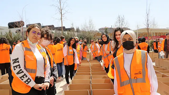 Gıda paketleri ile Ramazan ayı boyunca binlerce ailenin sofraları şenlenecek