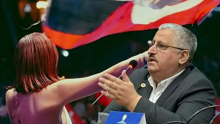 Giydiği kıyafet sebebiyle eleştirilen Kayserili sanatçı cevap verdi