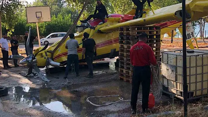 Göle düşen uçağın enkazının çıkartılma görüntüleri paylaşıldı