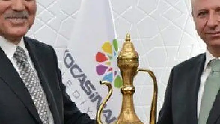 GÜL'DEN ÇOLAKBAYRAKDAR'A 'HAYIRLI OLSUN'