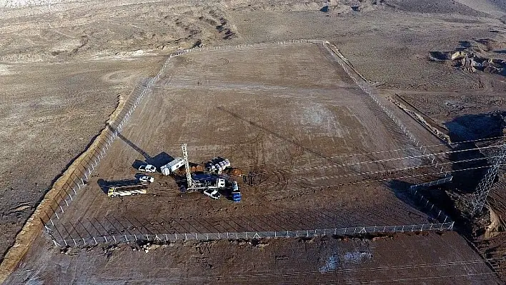 Güneş enerji santralinde çalışmalar tüm hızıyla devam ediyor
