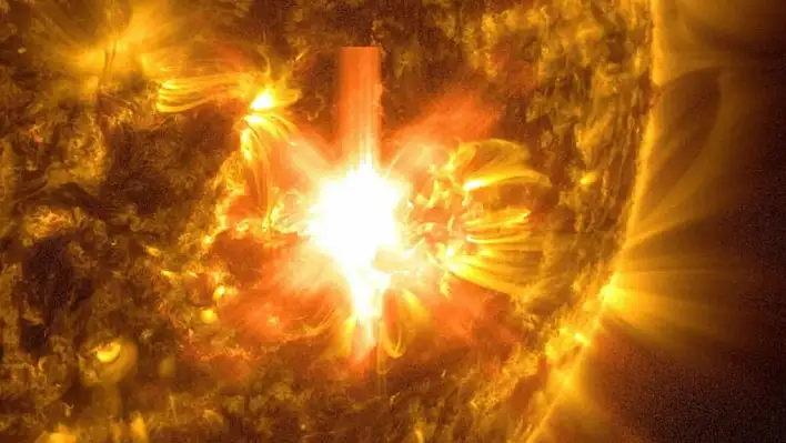 Güneş'te patlama, NASA'dan dikkat çeken uyarı!