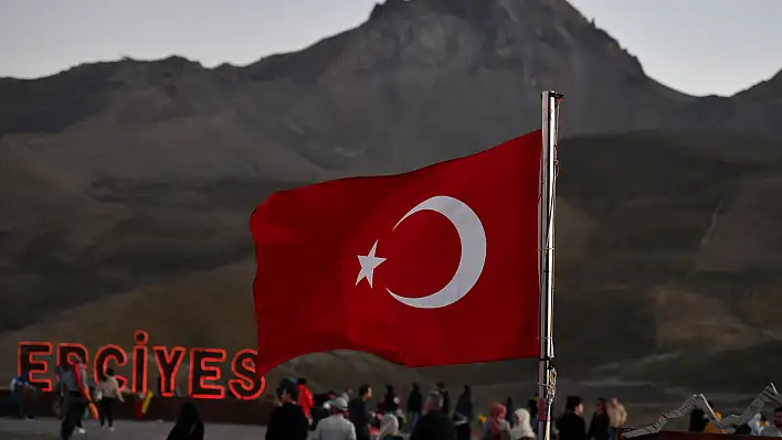 Güneşin batışı ve meteor yağmuru eşsiz bir manzara sundu