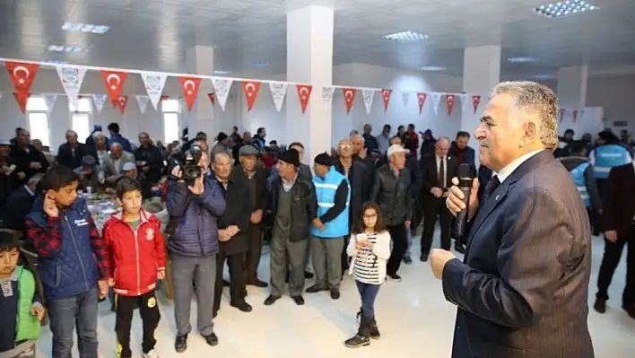 Gürpınar Mahallesi'nde düğün salonu ve spor merkezi hizmete açıldı