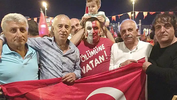 'Hâkimiyet Kayıtsız Şartsız Milletindir'