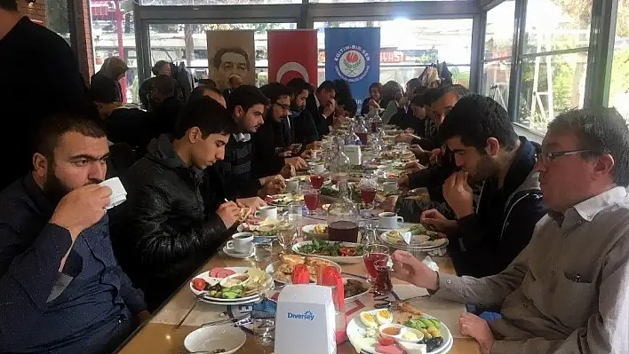 Hacı Sarı, 'Fiziksel engeller kaldırılabilir ama önemli olan zihindeki engellerin kaldırılması'
