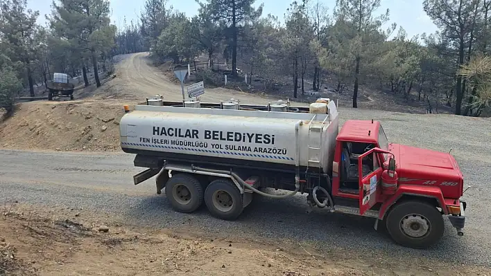 Hacılar Belediyesi arazözle yangın sahasında