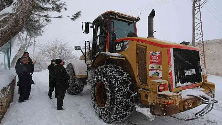 Hacılar'da kar mesaisi sürüyor