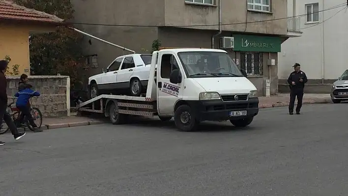 Haciz için gelenlere silahla direndi