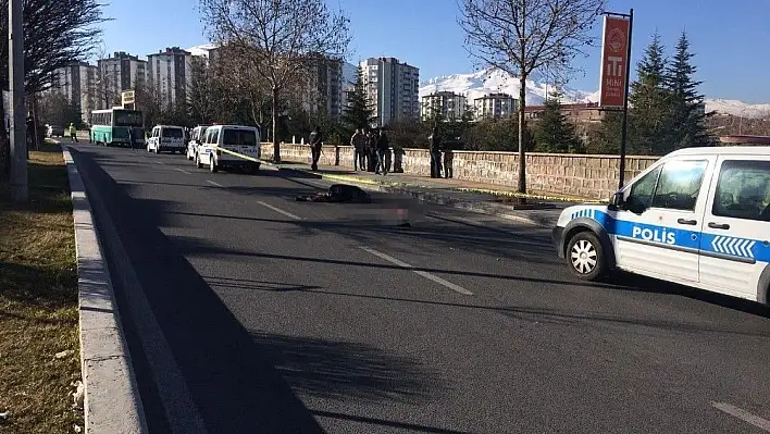 Halk otobüsünün altında kalan adam hayatını kaybetti