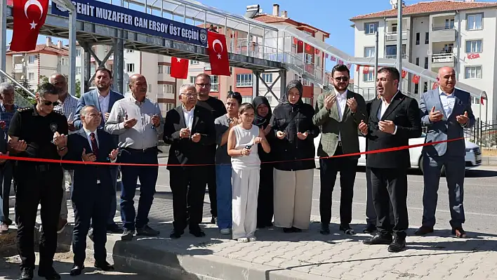 Hamam ve üst geçit hizmete açıldı