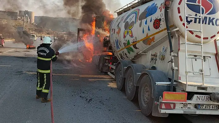 Kahramanmaraş'ta kamyonda yangın çıktı