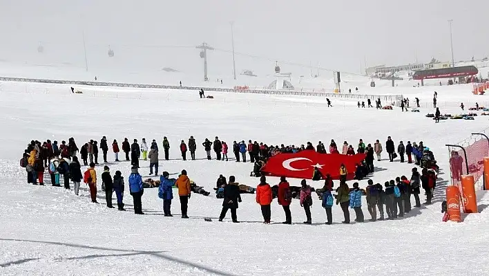 Harçlıklarıyla aldıkları bereleri Afrin'e gönderdiler
