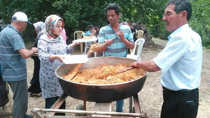 Hasancı Mahallesi'nde pilav şenliği