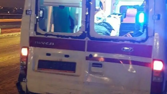 Hasta sevk eden ambulans kaza yaptı: 2 yaralı