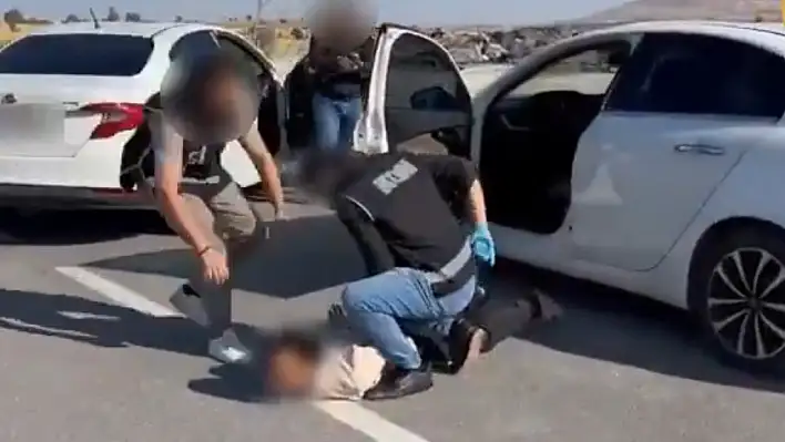 Hatay'dan yola çıkan kaçak silahlar Kayseri'de yakalandı