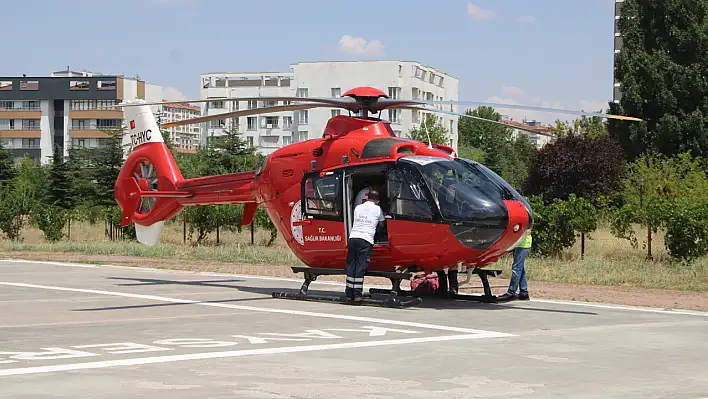 Helikopter ambulanslar Ferah bebek için havalandı