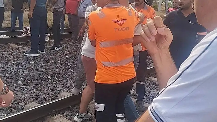 Trenin çarptığı kadın hayatını kaybetti