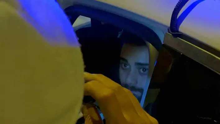 Dur ihtarına uymayan sürücü önce araçla, sonra yaya olarak polisten kaçmaya çalıştı