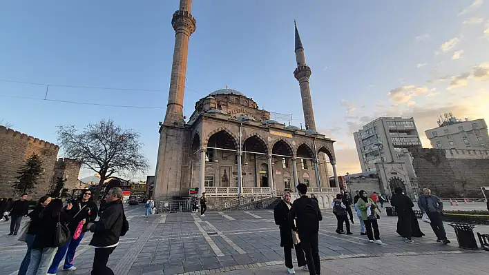 Herkes tarihi cami sanıyordu! Kayseri'nin simgesi bakın kaç yılında yapıldı