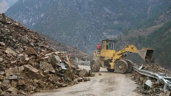 Heyelanın yaşandığı bölgede çalışmalar sürüyor