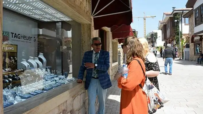 Hiç eğitimi olmayan Kayserili, 15 dilde konuşabiliyor