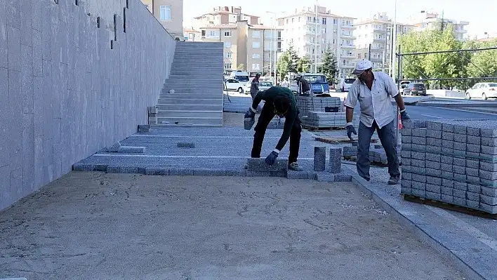 Hoca Ahmet Yesevi Caddesinde Çevre Düzenlemesi
