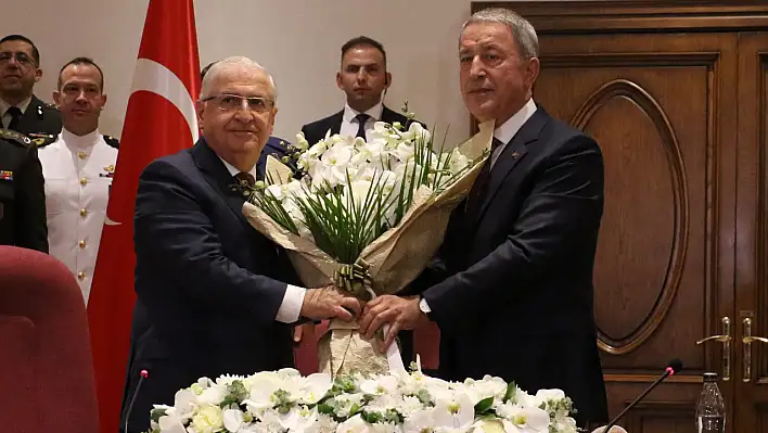 Hulusi Akar Bakanlığı devrederken bakın neler anlattı