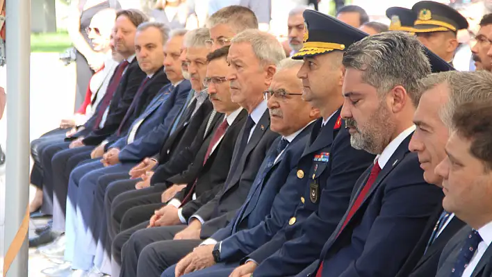 Hulusi Akar: 'Her Türk asker doğar'