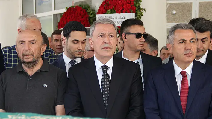 Hulusi Akar'ın kayınvalidesi İzmir'de son yolculuğuna uğurlandı