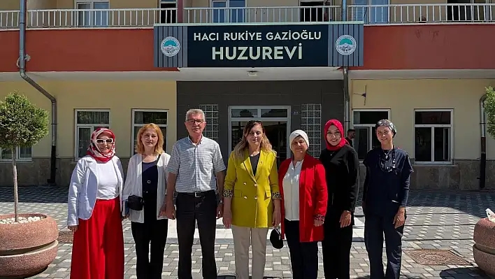 Huzurevinde bir ilk: 95 yaşındaki Sevinç Teyze'ye büyük sürpriz