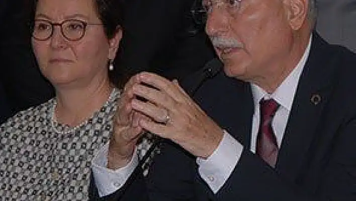 İHSANOĞLU'NA 'OLAY'LI ŞİKAYET